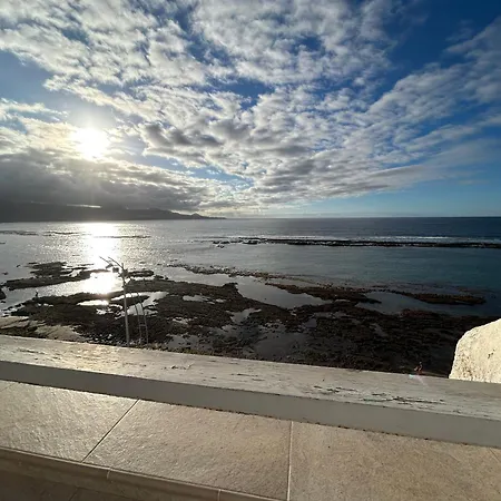 Moderno Estudio Con Terraza En Canteras Apartment